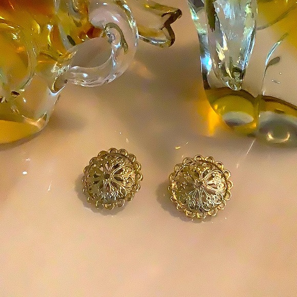 Pierced earrings round studs gold lots of detail. Possibly vintage. - Picture 1 of 4